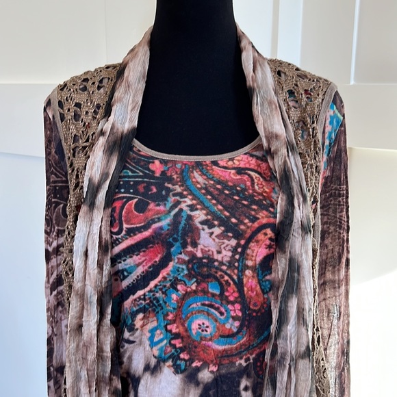 Elysee 26 layered beautiful artsy layered top - Picture 4 of 7